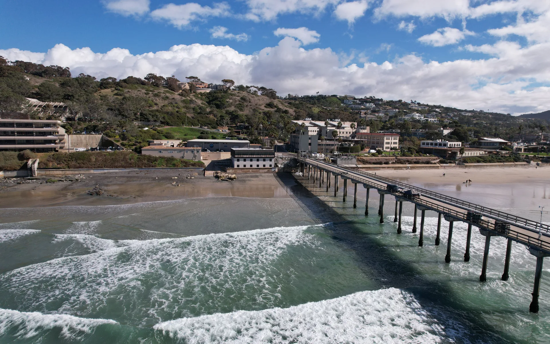 Scripps Pier extending from the La Jolla shoreline into the Pacific